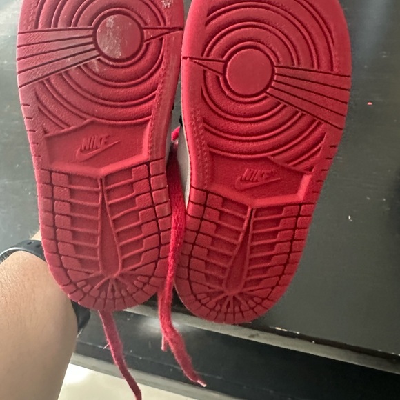 Toddler Nike Jordan 1 mid (TD) size 8. Gently used - Picture 4 of 4